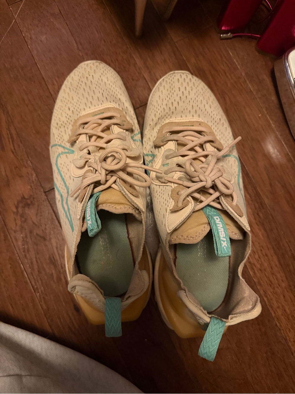 Nike Women's Beige & Teal Athletic Sneakers